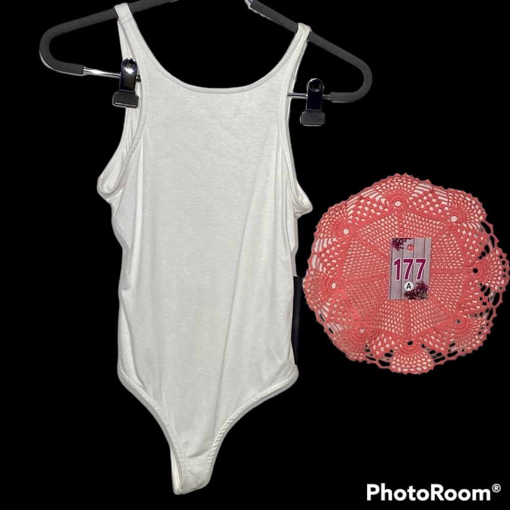 Olivaceous NWT White Scoop Neck Tank Bodysuit Small